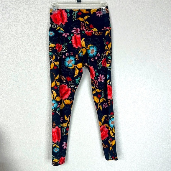 Onzie 7/8 Legging Floral Multi Colored Black Size Small Medium - Picture 1 of 12